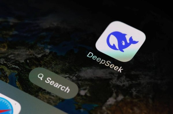 世纪汇通 DeepSeek或第四季度发布新AI模型：聚焦智能体、梁文锋督战